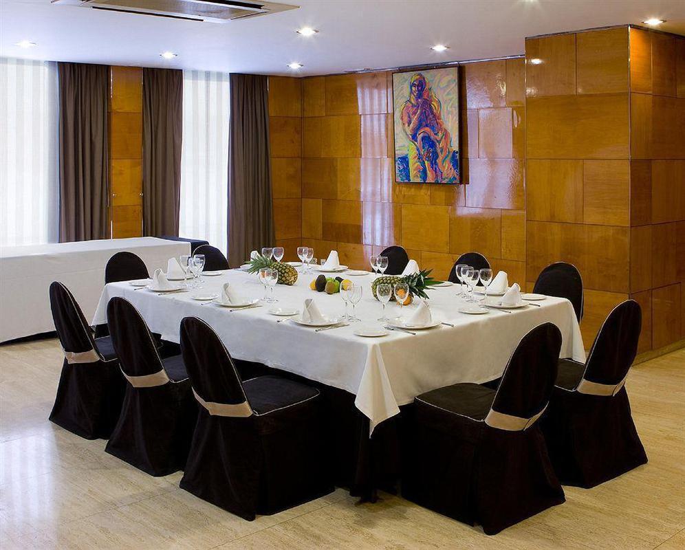 Nh Castellon Mindoro Hotel Castellon de la Plana Restaurant photo